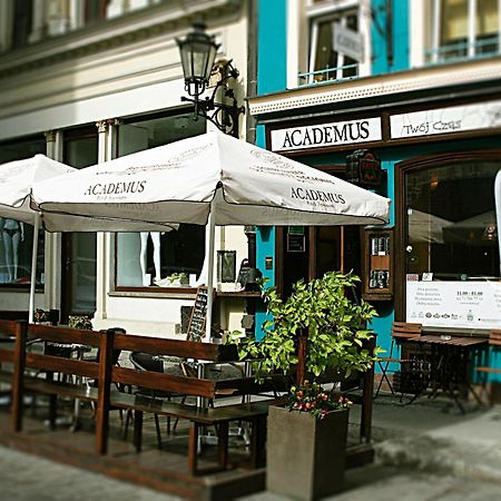 Academus Pub & Guest House ヴロツワフ エクステリア 写真