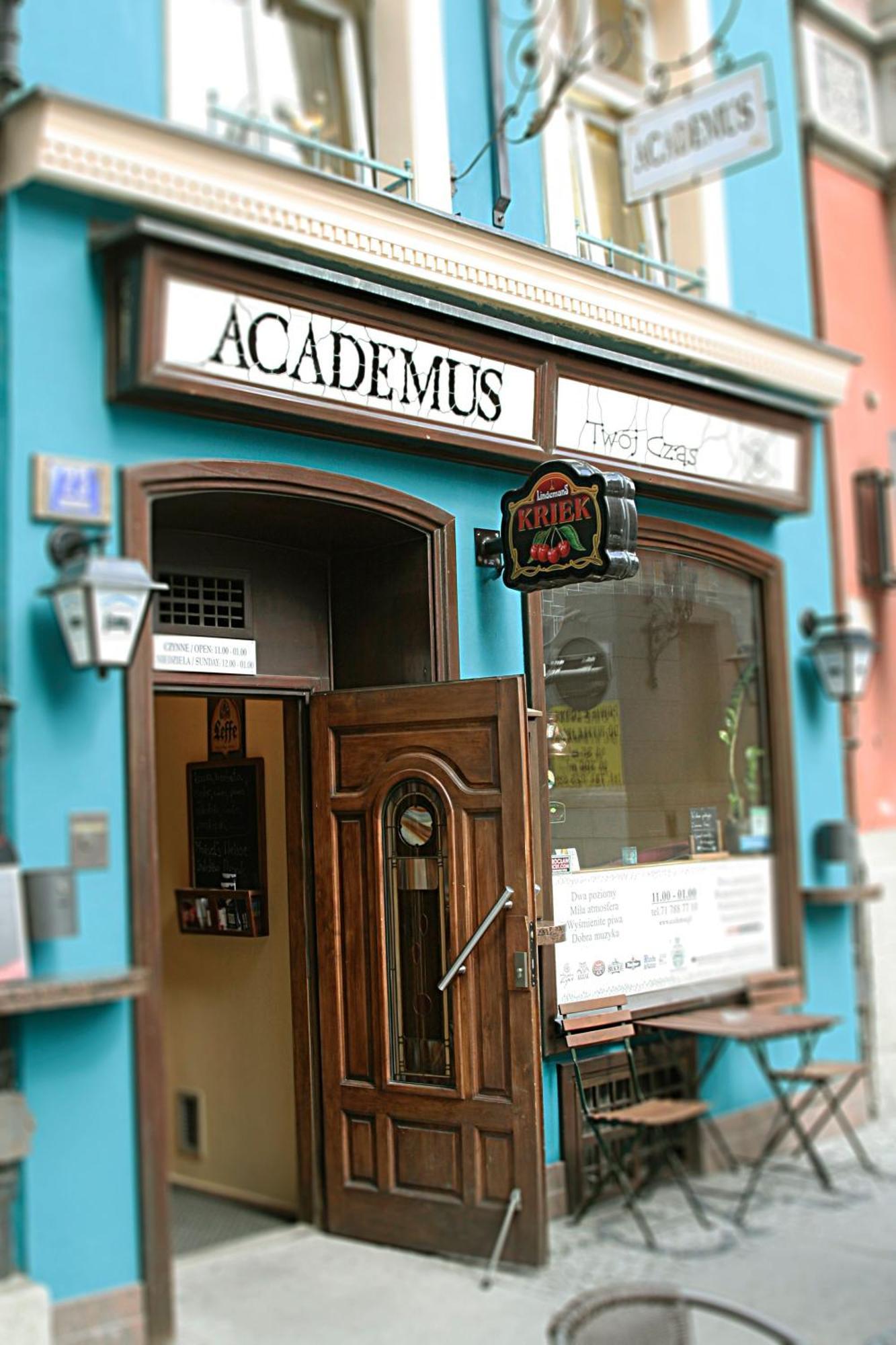 Academus Pub & Guest House ヴロツワフ エクステリア 写真