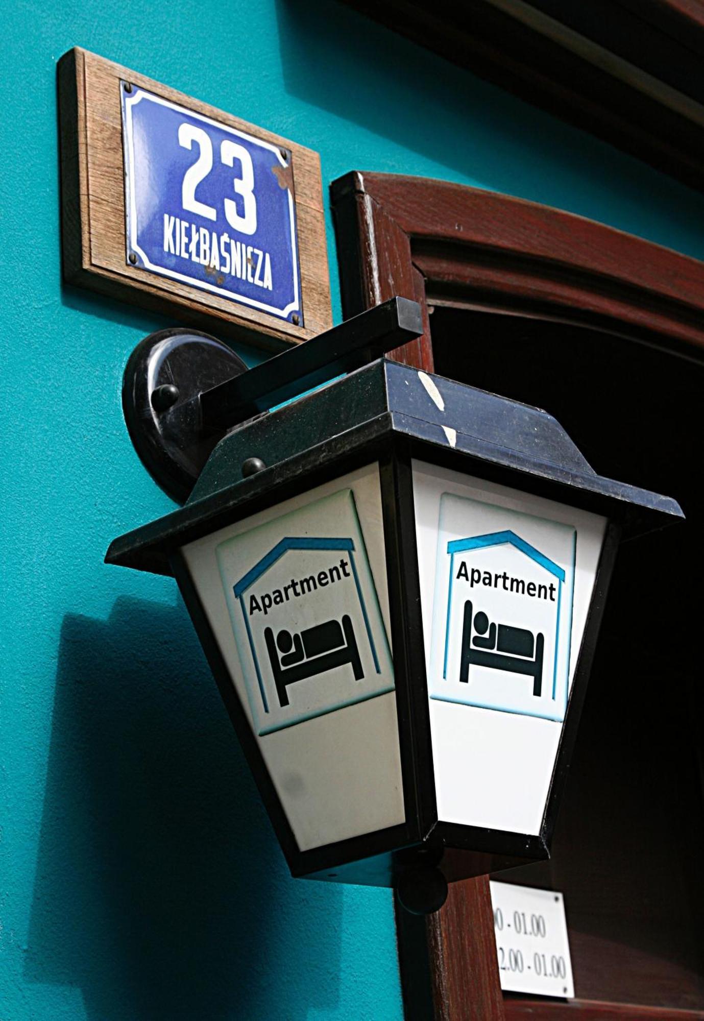 Academus Pub & Guest House ヴロツワフ エクステリア 写真