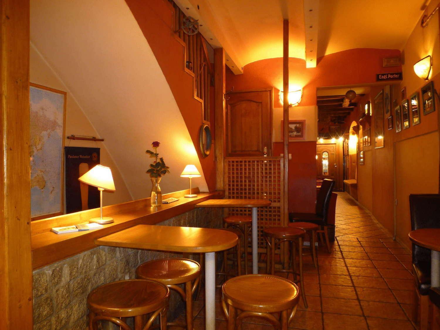 Academus Pub & Guest House ヴロツワフ エクステリア 写真