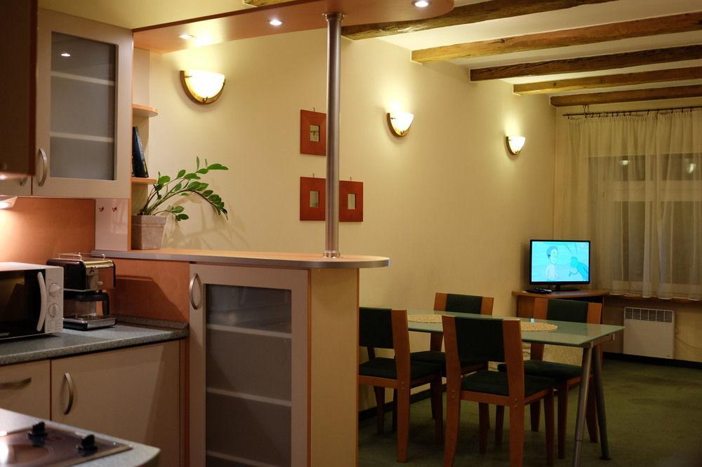 Academus Pub & Guest House ヴロツワフ エクステリア 写真