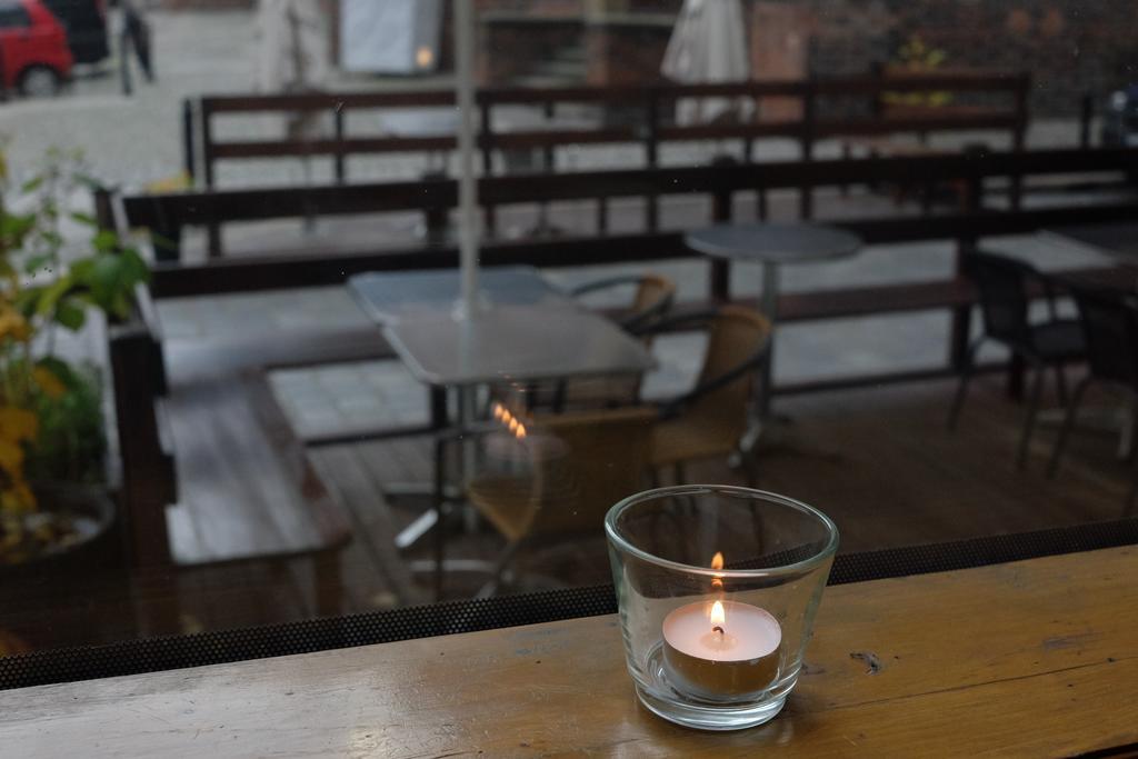 Academus Pub & Guest House ヴロツワフ エクステリア 写真