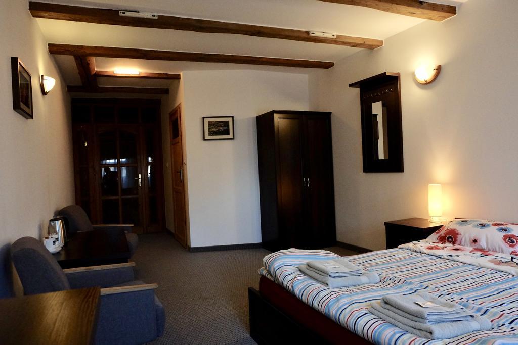 Academus Pub & Guest House ヴロツワフ エクステリア 写真